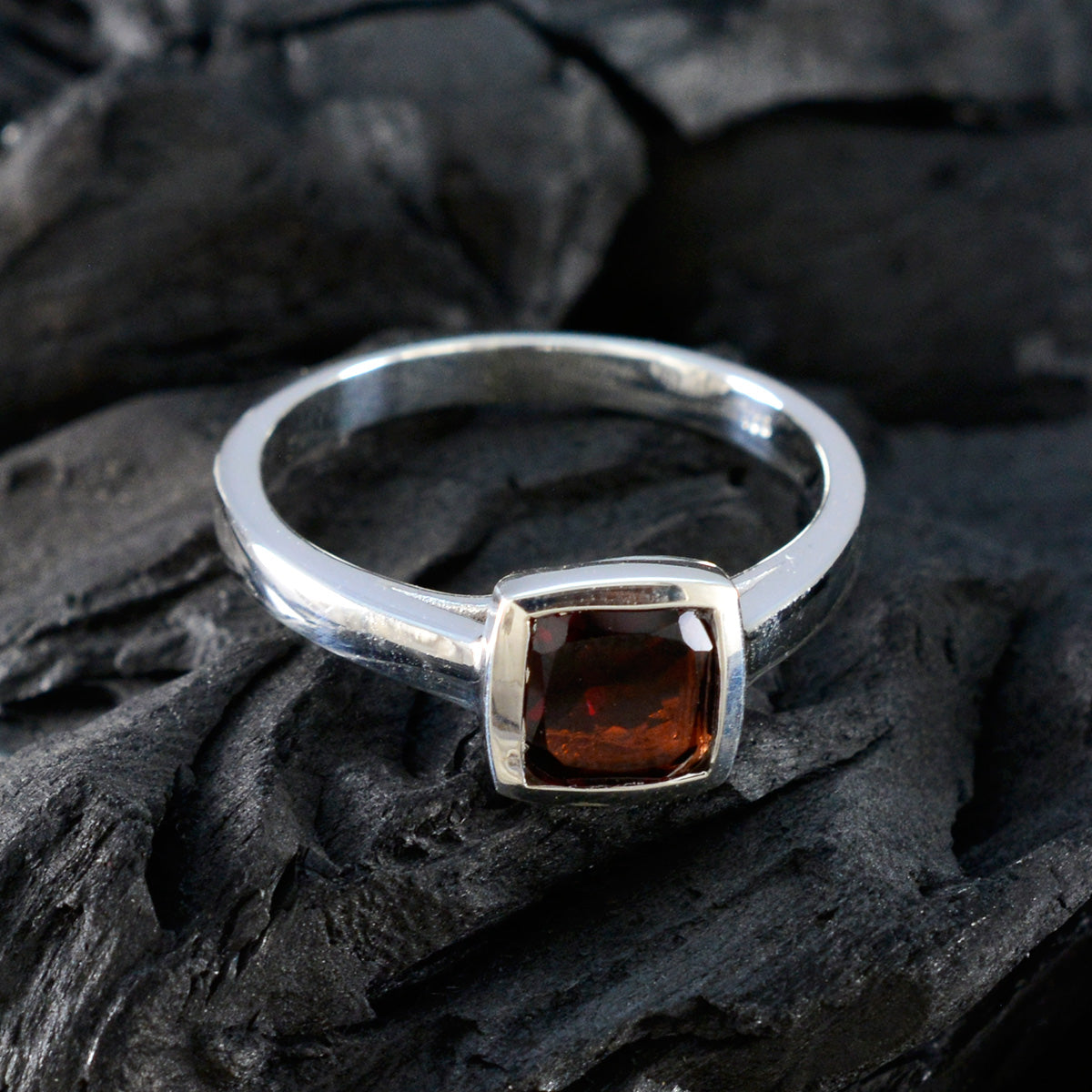 Garnet Solitaire Egyptian 925 Silver Red Gems Featherlight Luxurious Ring Jewelry