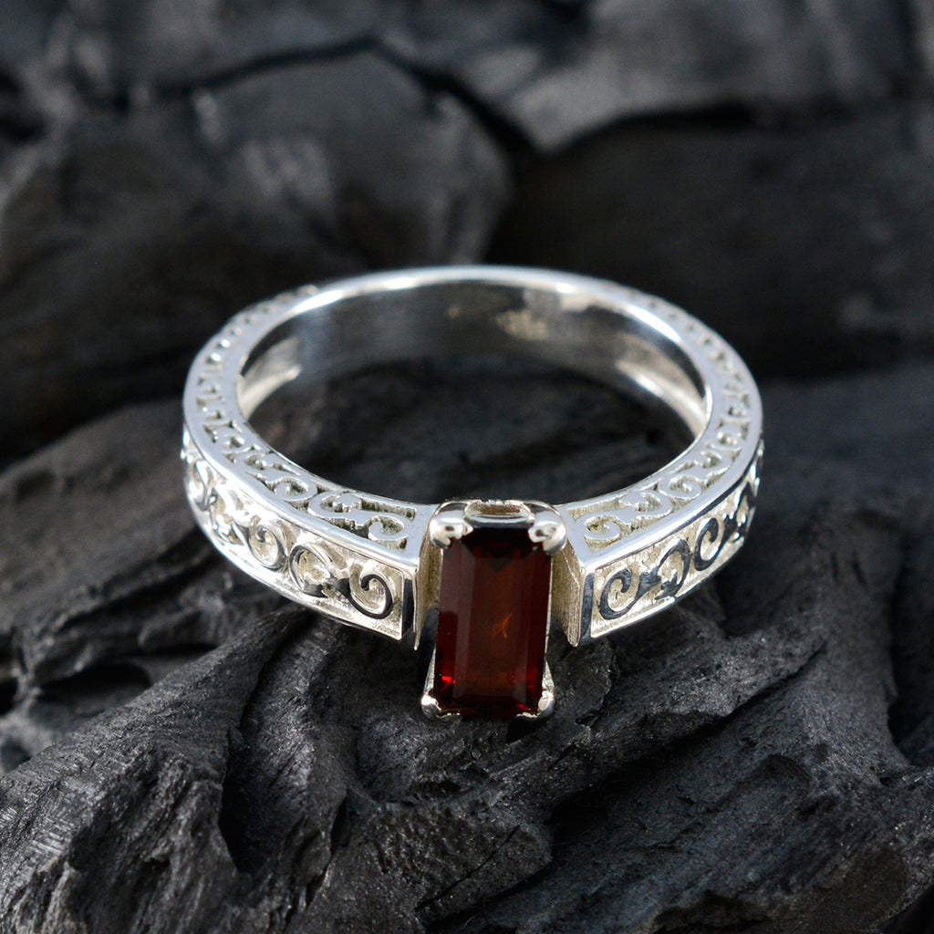 Garnet Solitaire Russian 92.5 Silver Red Gems Eye catching Trendy Ring Jewelry