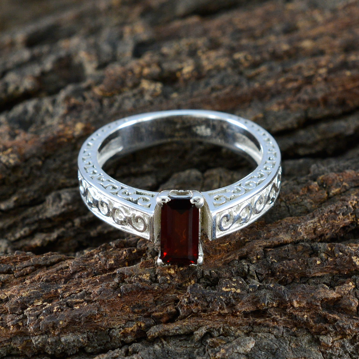 Garnet Solitaire Russian 92.5 Silver Red Gems Eye catching Trendy Ring Jewelry