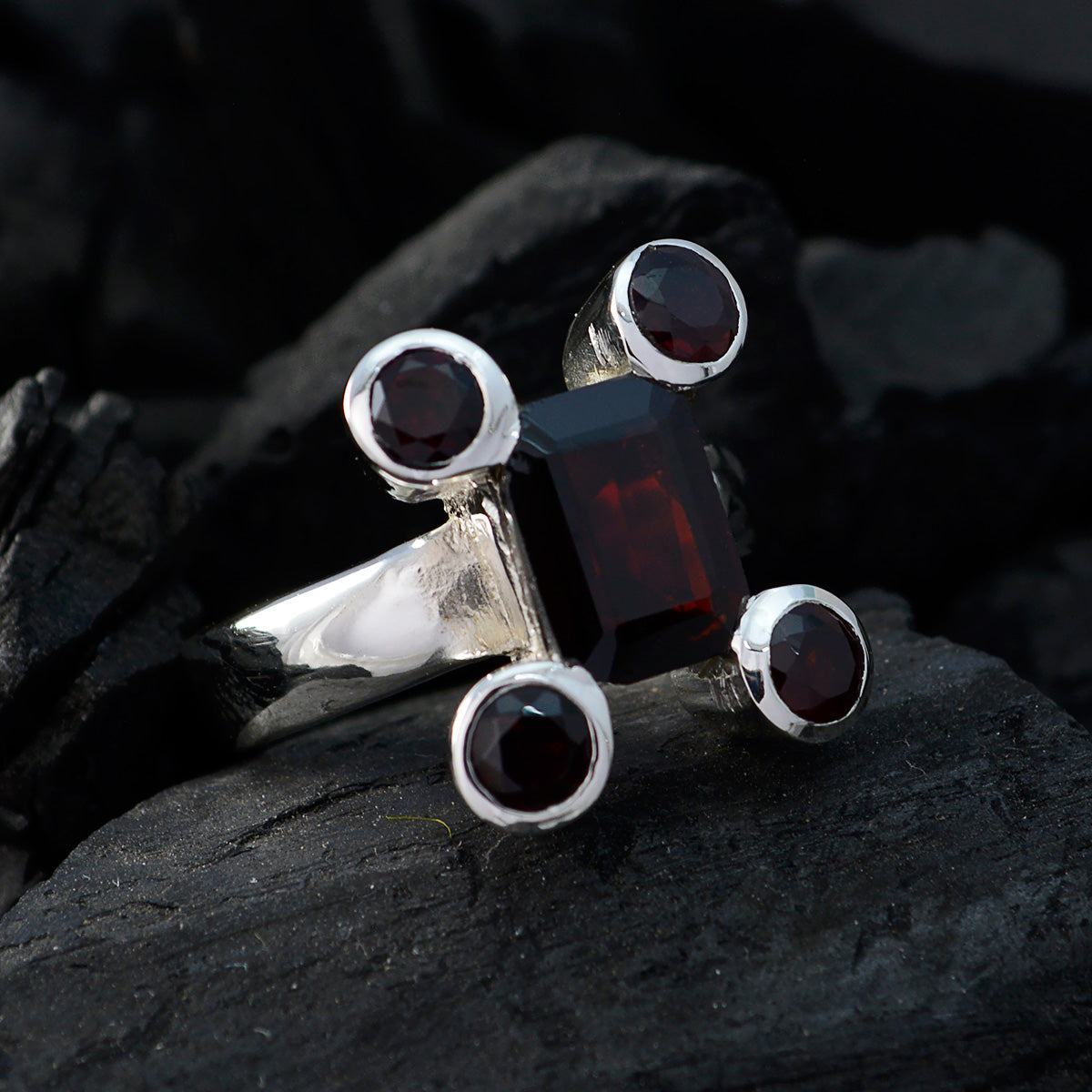 Garnet Penta Moroccan 925 Silver Red Gemstones Versatile Modern Ring Jewellery