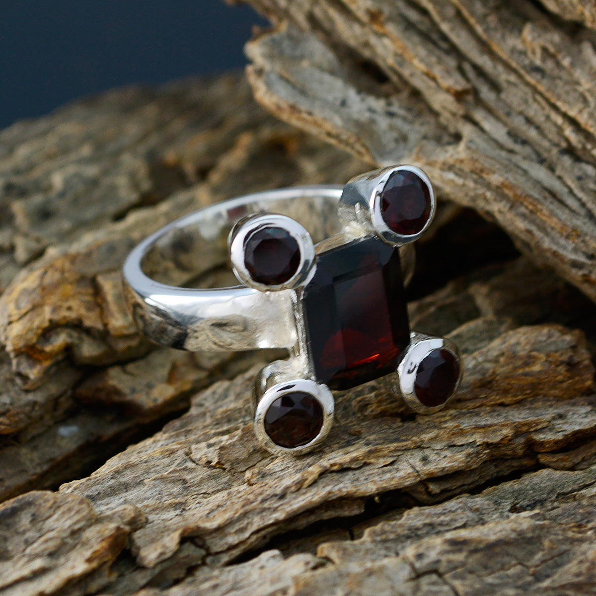 Garnet Penta Moroccan 925 Silver Red Gemstones Versatile Modern Ring Jewellery