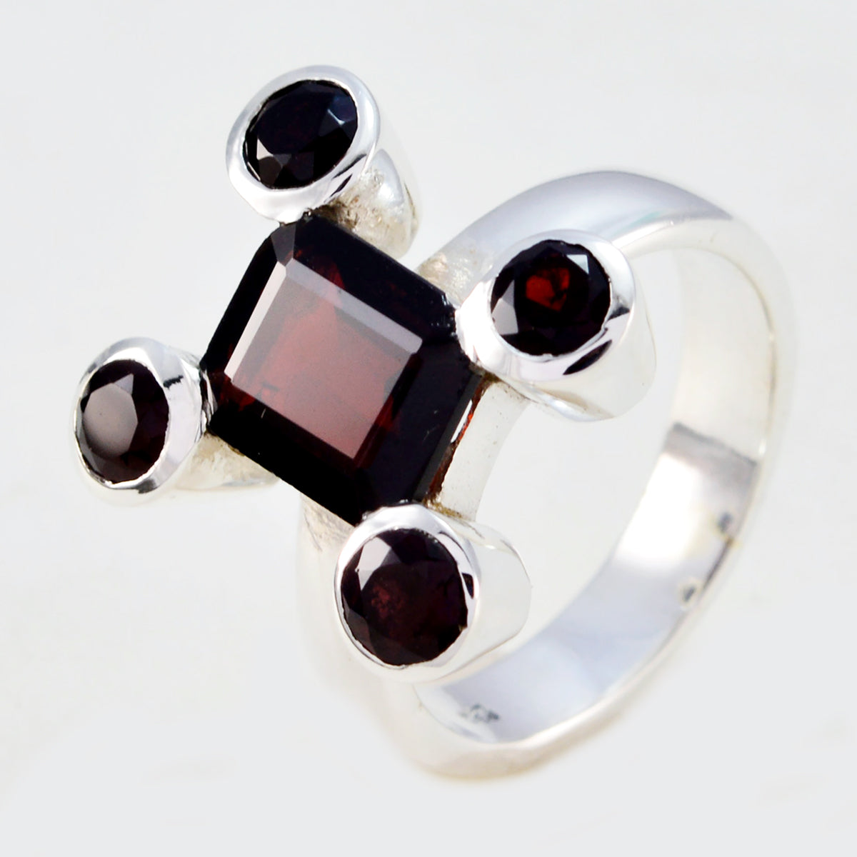 Garnet Penta Moroccan 925 Silver Red Gemstones Versatile Modern Ring Jewellery
