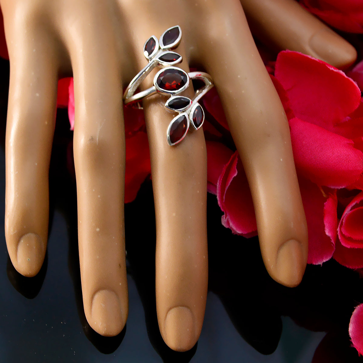 Garnet Hepta Egyptian Silver Red Gemstones Mid weight Leafy Ring Jewellery