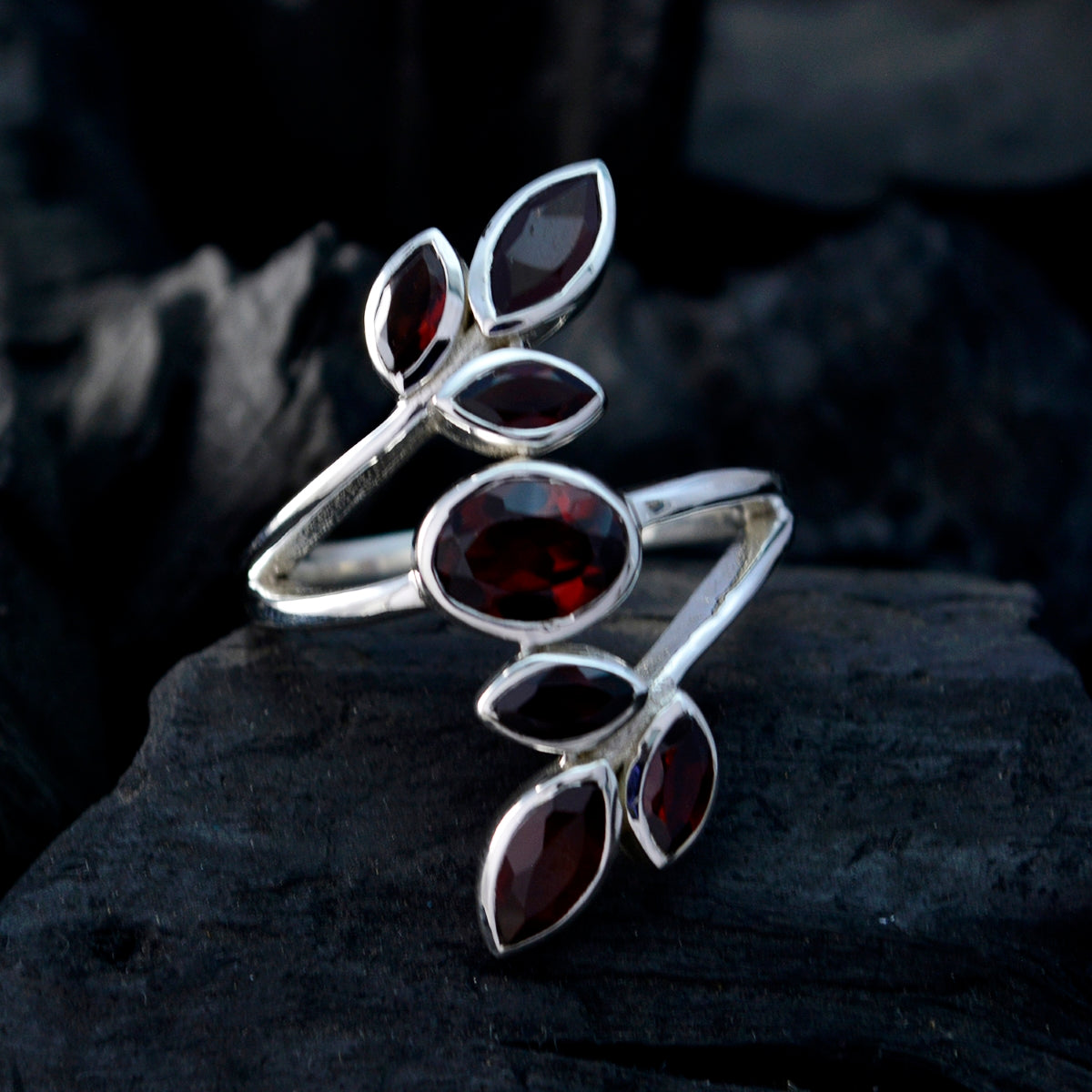 Garnet Hepta Egyptian Silver Red Gemstones Mid weight Leafy Ring Jewellery