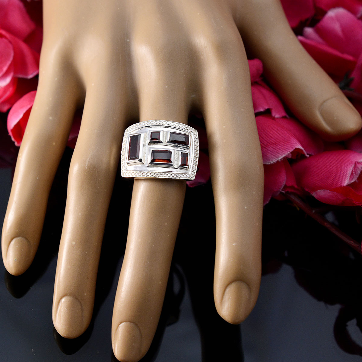 Garnet penta French 92.5 Silver Red Gemstone Versatile Contemporary Ring Jewellery