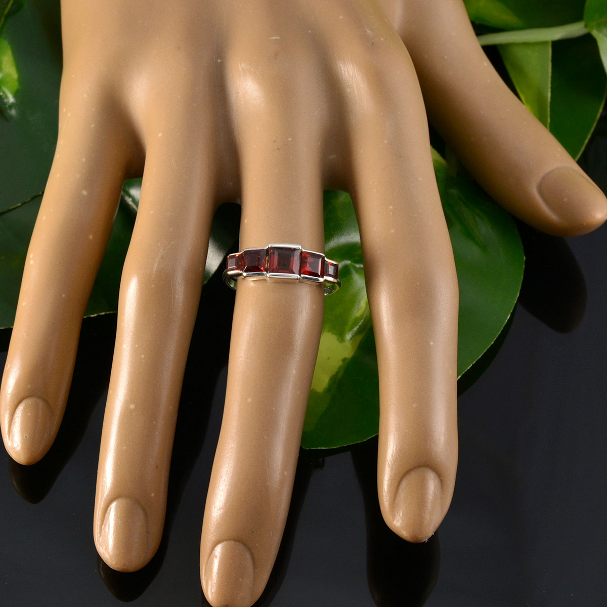 Granat Penta Korean 92,5 Silber Roter Edelstein Zarter, anspruchsvoller Ringschmuck