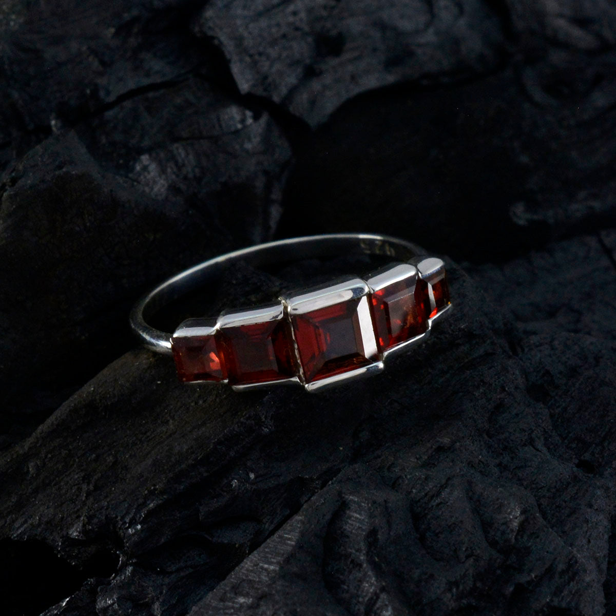 Granat Penta Korean 92,5 Silber Roter Edelstein Zarter, anspruchsvoller Ringschmuck