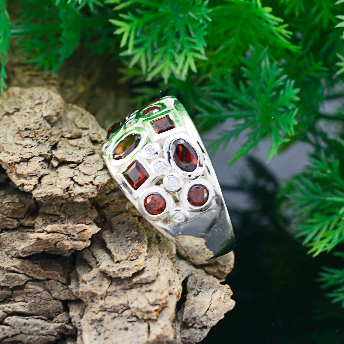 Garnet multiple Russian Sterling Silver Red Gemstones Mid weight Modern Ring Jewellery