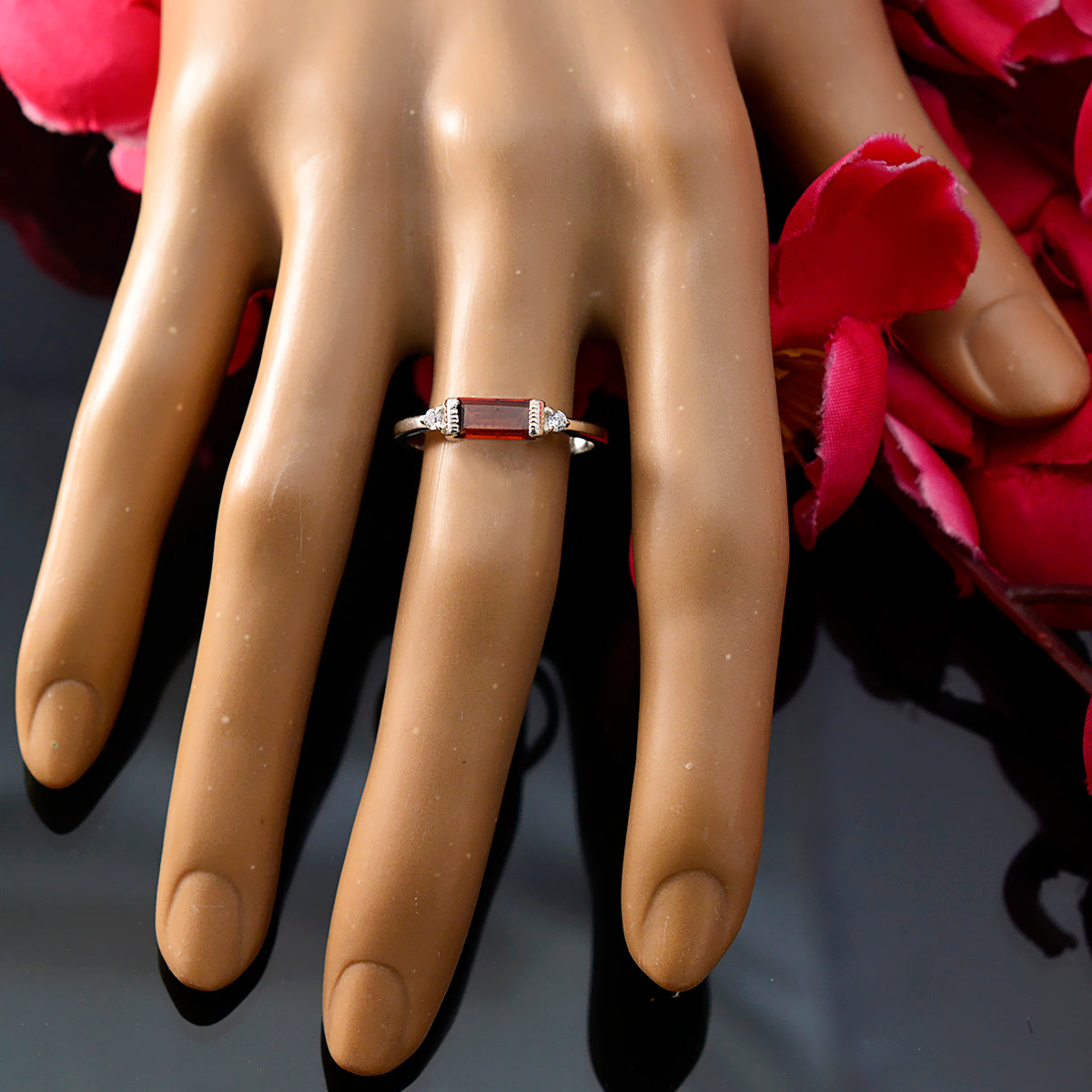 Garnet Halo Japanese 925 Sterling Silver Red Gemstone Delicate Luxurious Ring Jewellery