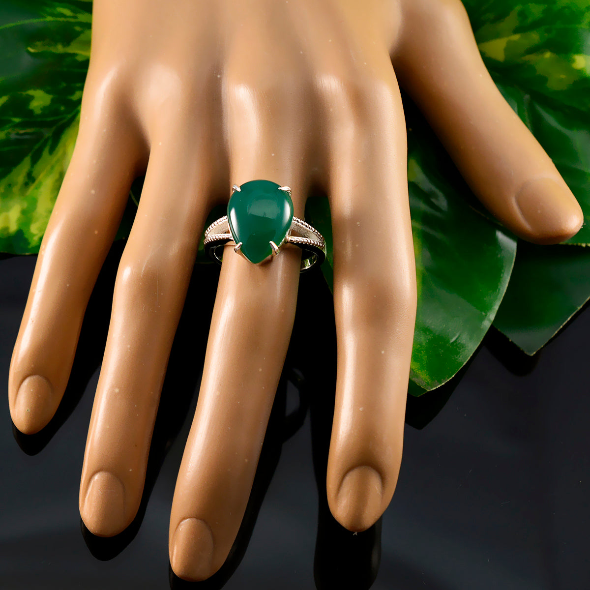 Green Onyx Solitaire African 92.5 Silver Green Gemstone Eye catching Graceful Ring Jewelry