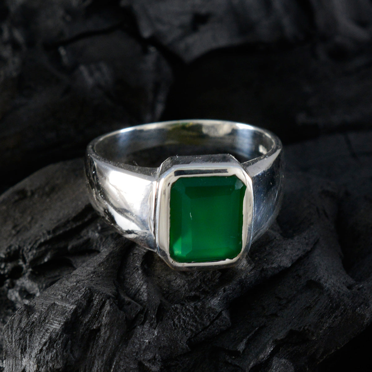 Green Onyx Solitaire Indian 925 Sterling Silver Green Gemstones Eye catching Trendy Ring Jewellery