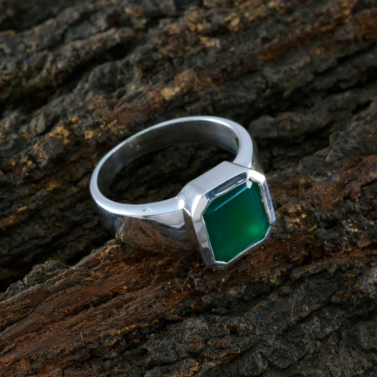 Green Onyx Solitaire French 92.5 Silver Green Gems Eye catching Trendy Ring Jewelry