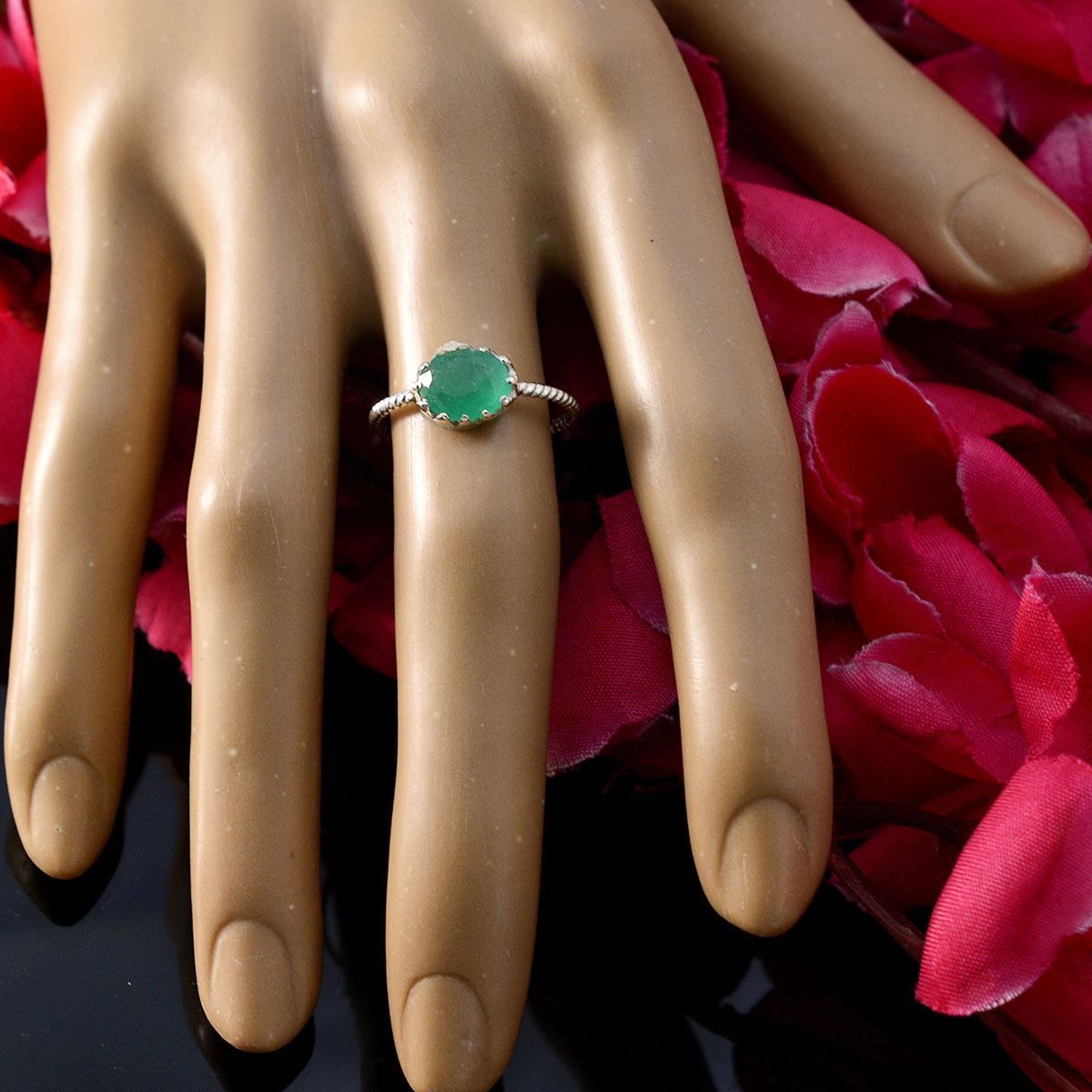 Indian Emerald Solitaire Japanese 92.5 Silver Green Gemstones Elegant  Twist Ring Jewelry