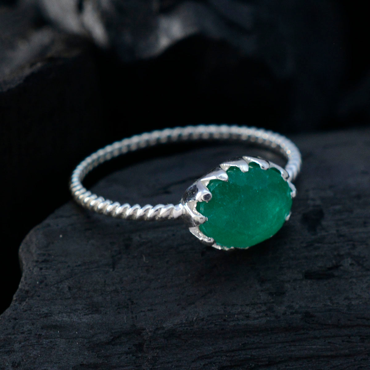 Indian Emerald Solitaire Japanese 92.5 Silver Green Gemstones Elegant  Twist Ring Jewelry