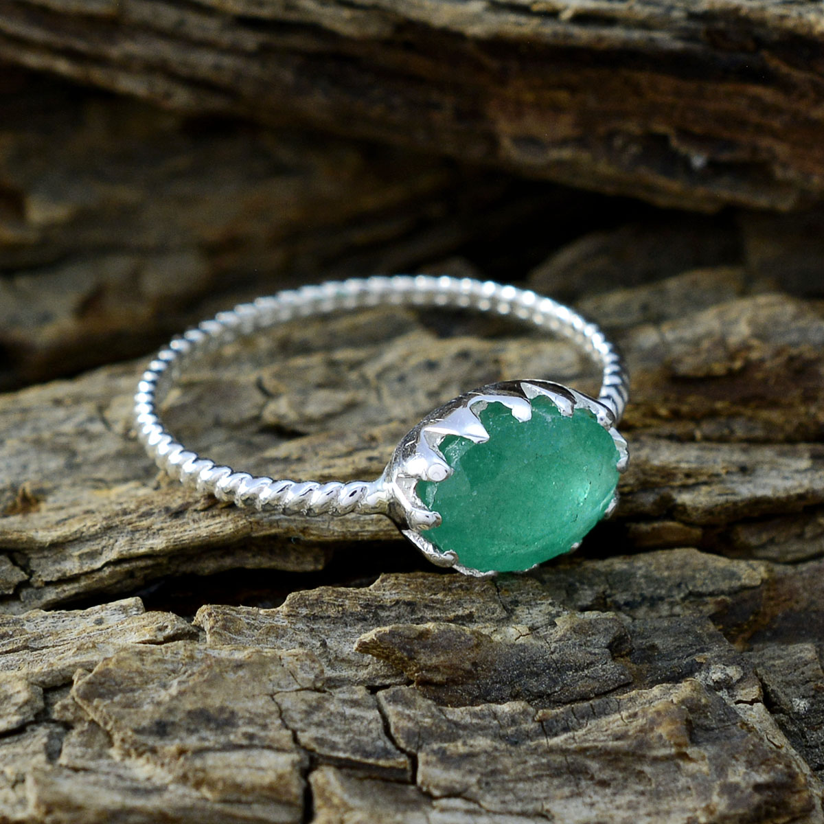Indian Emerald Solitaire Japanese 92.5 Silver Green Gemstones Elegant  Twist Ring Jewelry