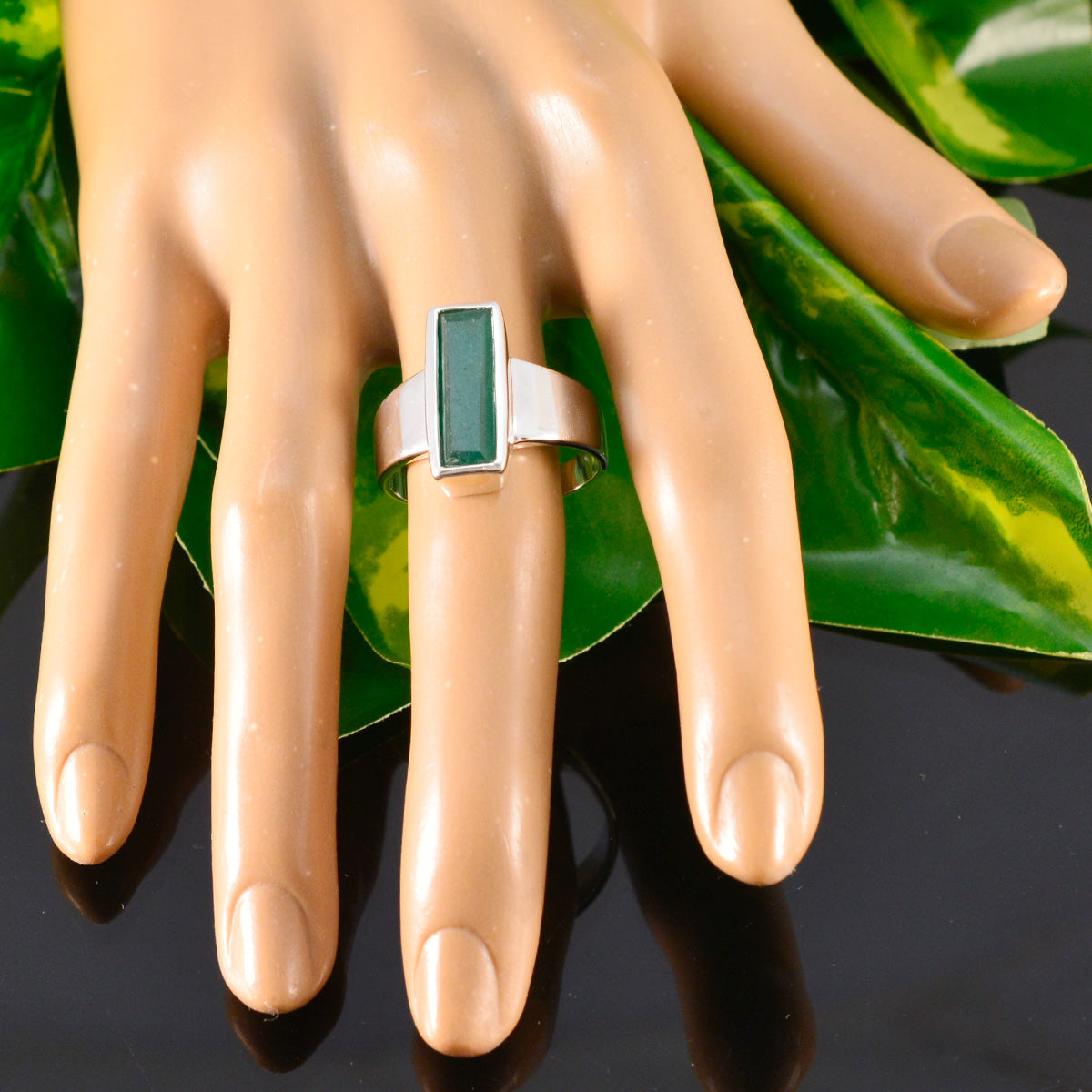 Indian Emerald Solitaire Indian Silver Green Gemstone Eye catching Trendy Ring Jewellery