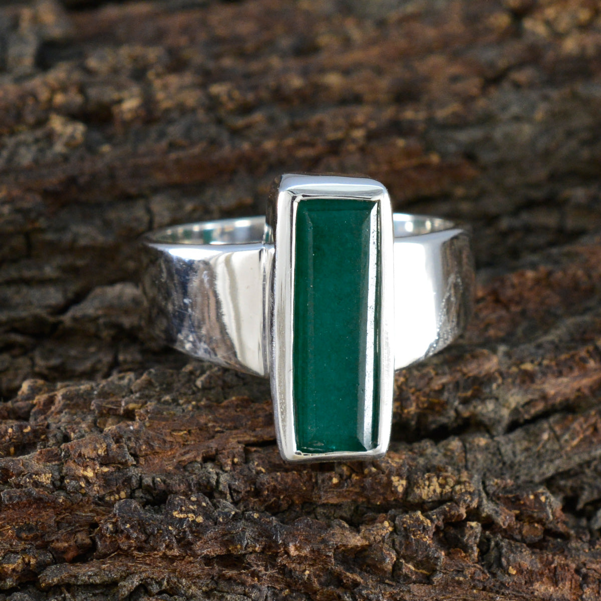 Indian Emerald Solitaire Indian Silver Green Gemstone Eye catching Trendy Ring Jewellery