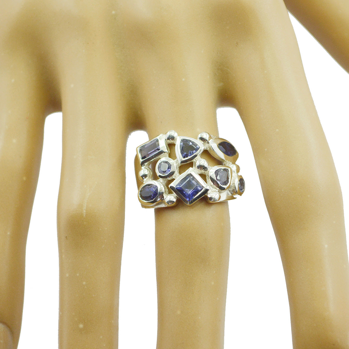 Gioiello contemporaneo accattivante con anello in argento tedesco con gemme blu e iolite Immagine secondaria del prodotto