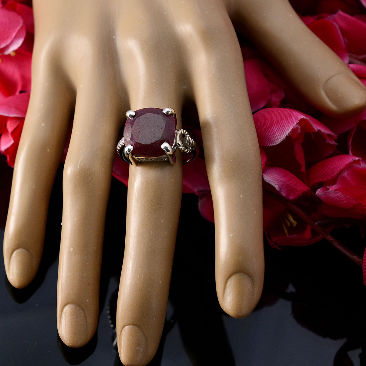 Indian Ruby Solitaire Indian 925 Silver Red Gemstone Mid weight Modern Ring Jewelry
