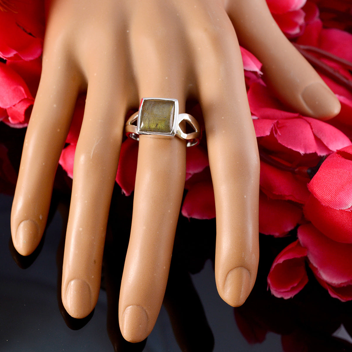 Labradorite Solitaire African Silver Gray Gemstone Eye catching Armor Ring Jewelry