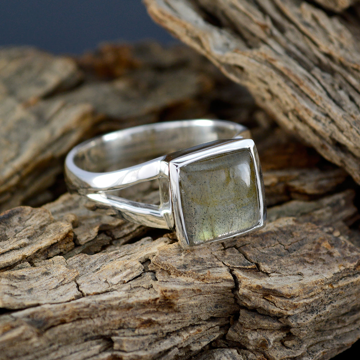 Labradorite Solitaire African Silver Gray Gemstone Eye catching Armor Ring Jewelry