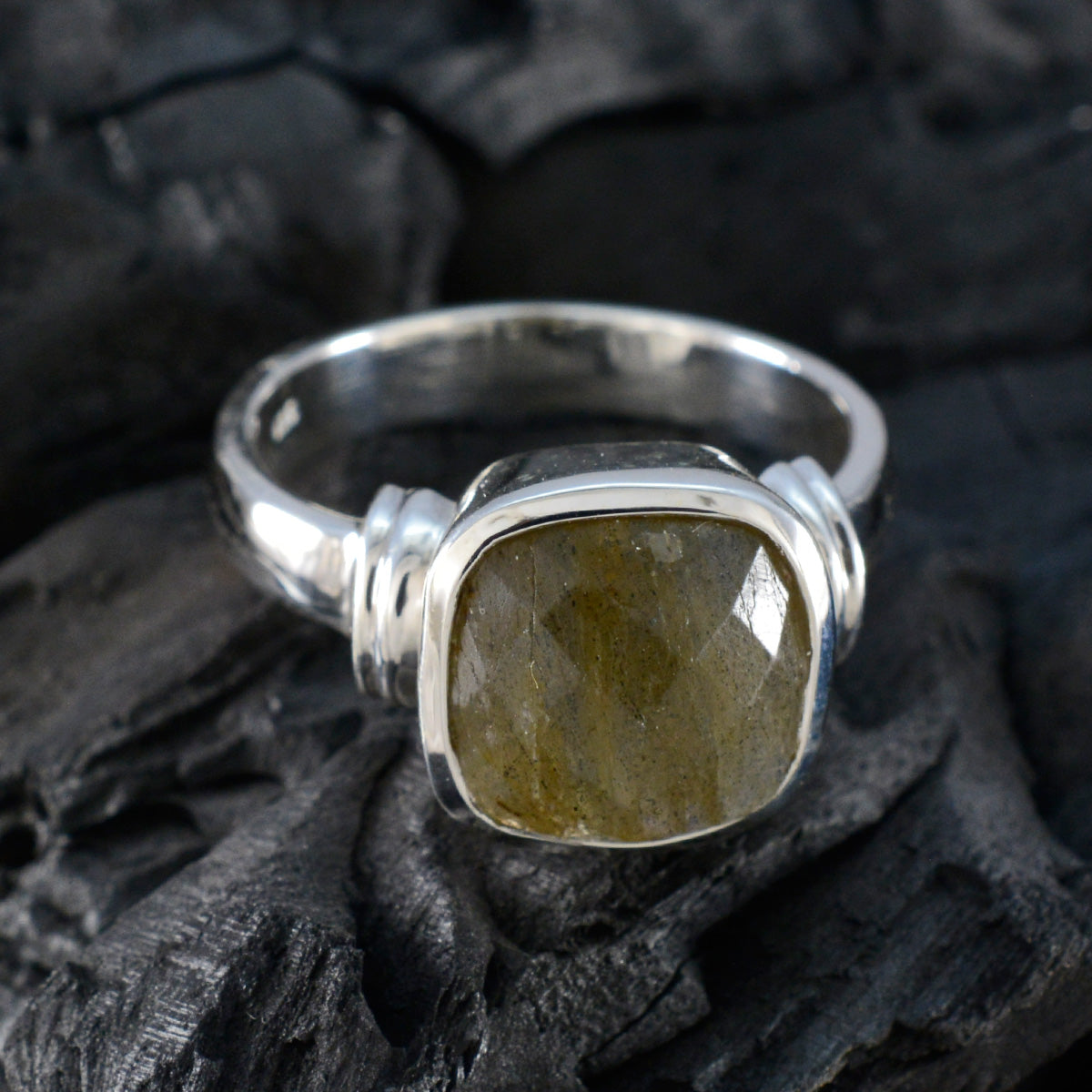 Labradorite Solitaire Egyptian 92.5 Silver Gray Gems Eye catching Trendy Ring Jewellery