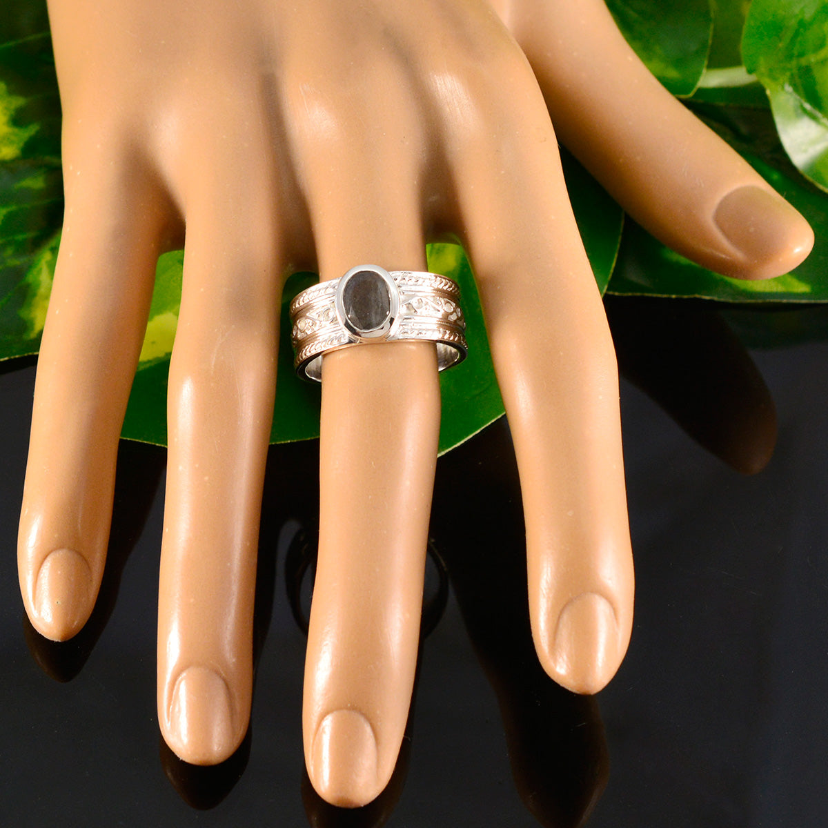 Labradorite Solitaire African Silver Gray Gems Eye catching Twist Band Jewelry