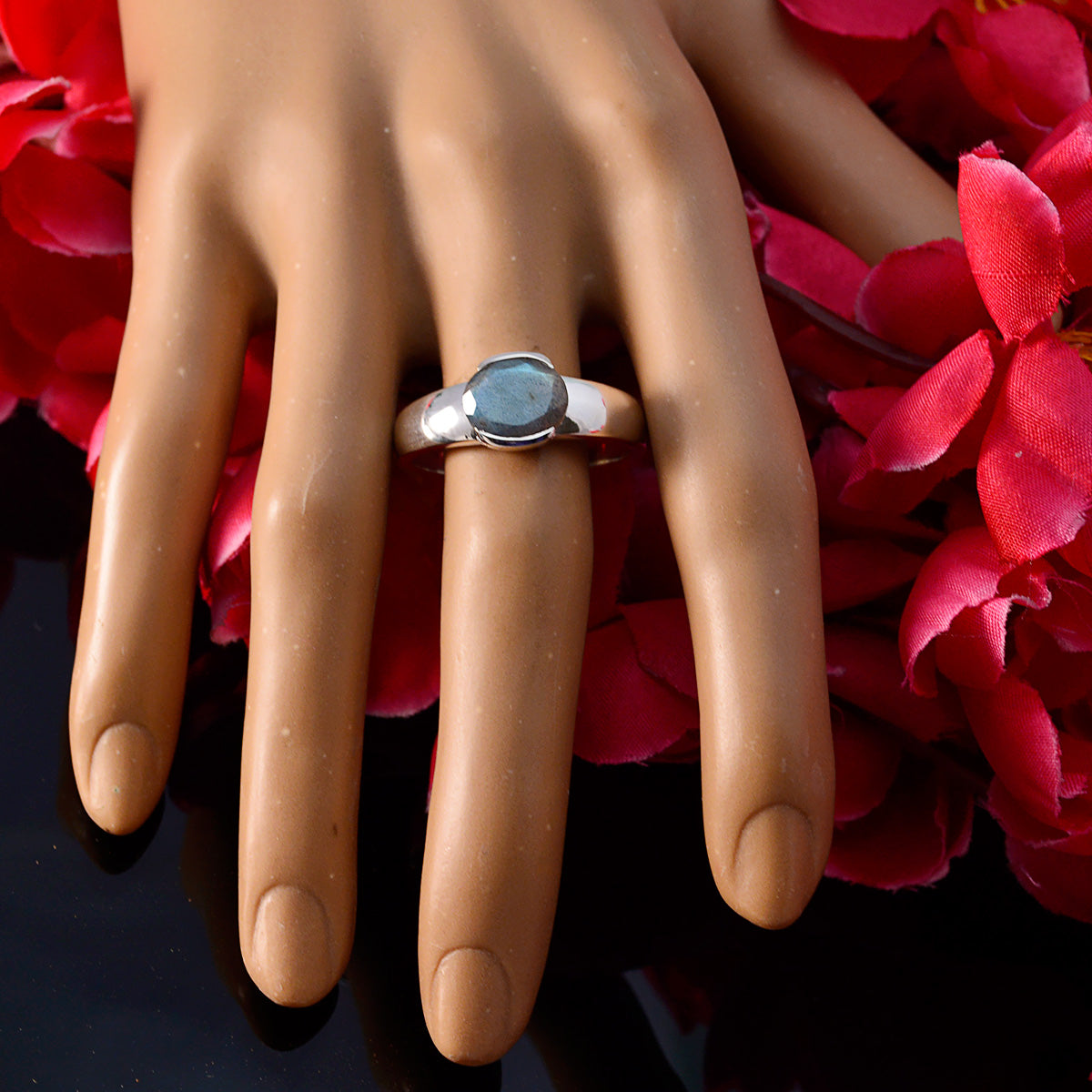 Labradorite Solitaire Moroccan 92.5 Silver Gray Gemstone Mid weight Feminine Ring Jewelry