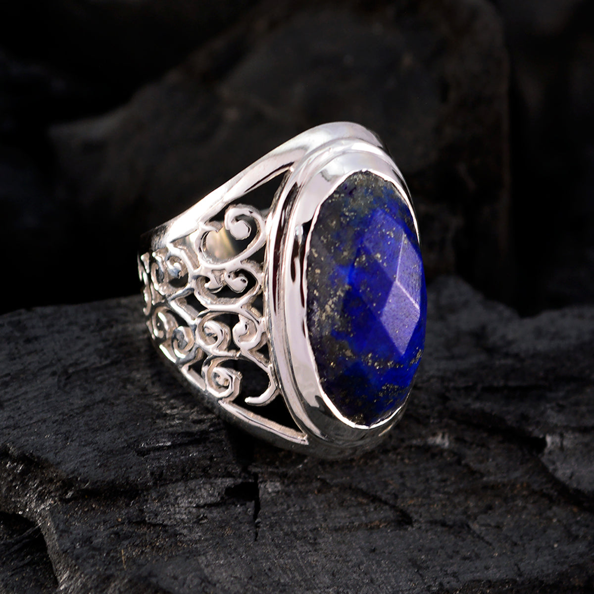 Aqua Chalcedony Solitaire Middle Eastern 92.5 Silver Green Gemstone Mid weight Filigree Ring Jewelry