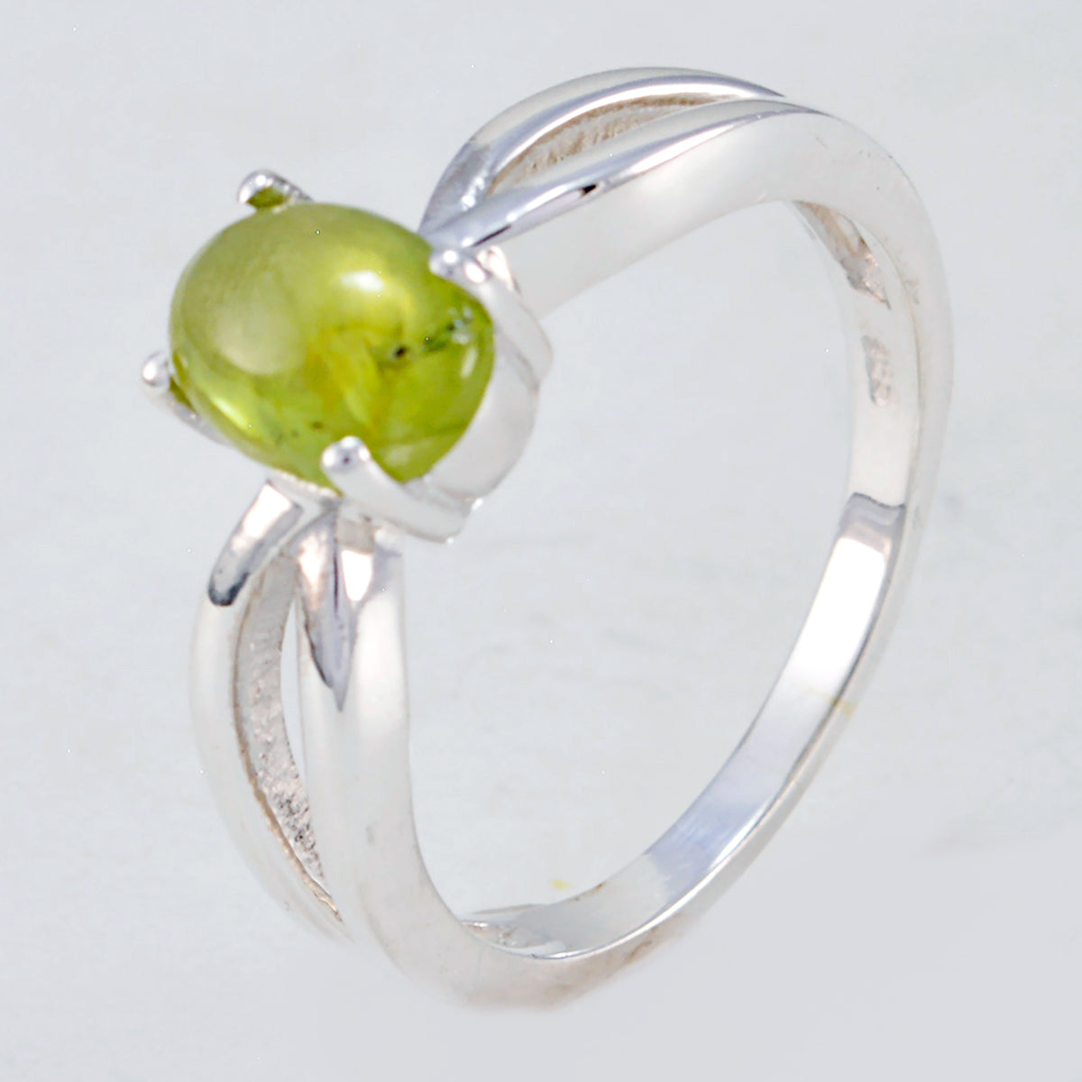 Anello di peridoto solitario in argento sterling turco con gemme verdi, delicato e glamour. Immagine secondaria del prodotto
