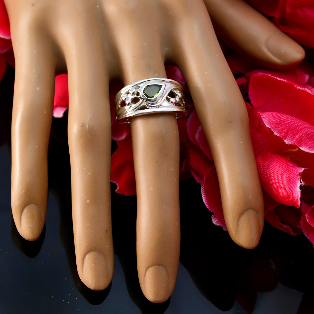 Peridot Solitaire Moroccan 92.5 Silver Green Gems Classic Romantic Ring Jewelry