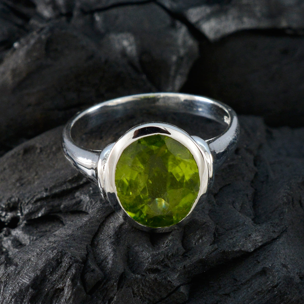 Peridot Solitär Afrikanisches Silber Grüne Edelsteine Minimal Traditioneller Ring Schmuck
