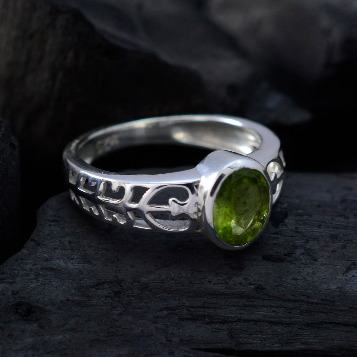 Peridot Solitaire Latin American Silver Green Gemstones Whisper thin Rope Wire Ring Jewellery