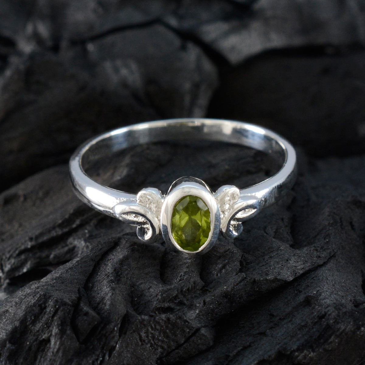 Peridot Solitaire Japanese 925 Sterling Silver Green Gemstones Dainty Contemporary Ring Jewellery