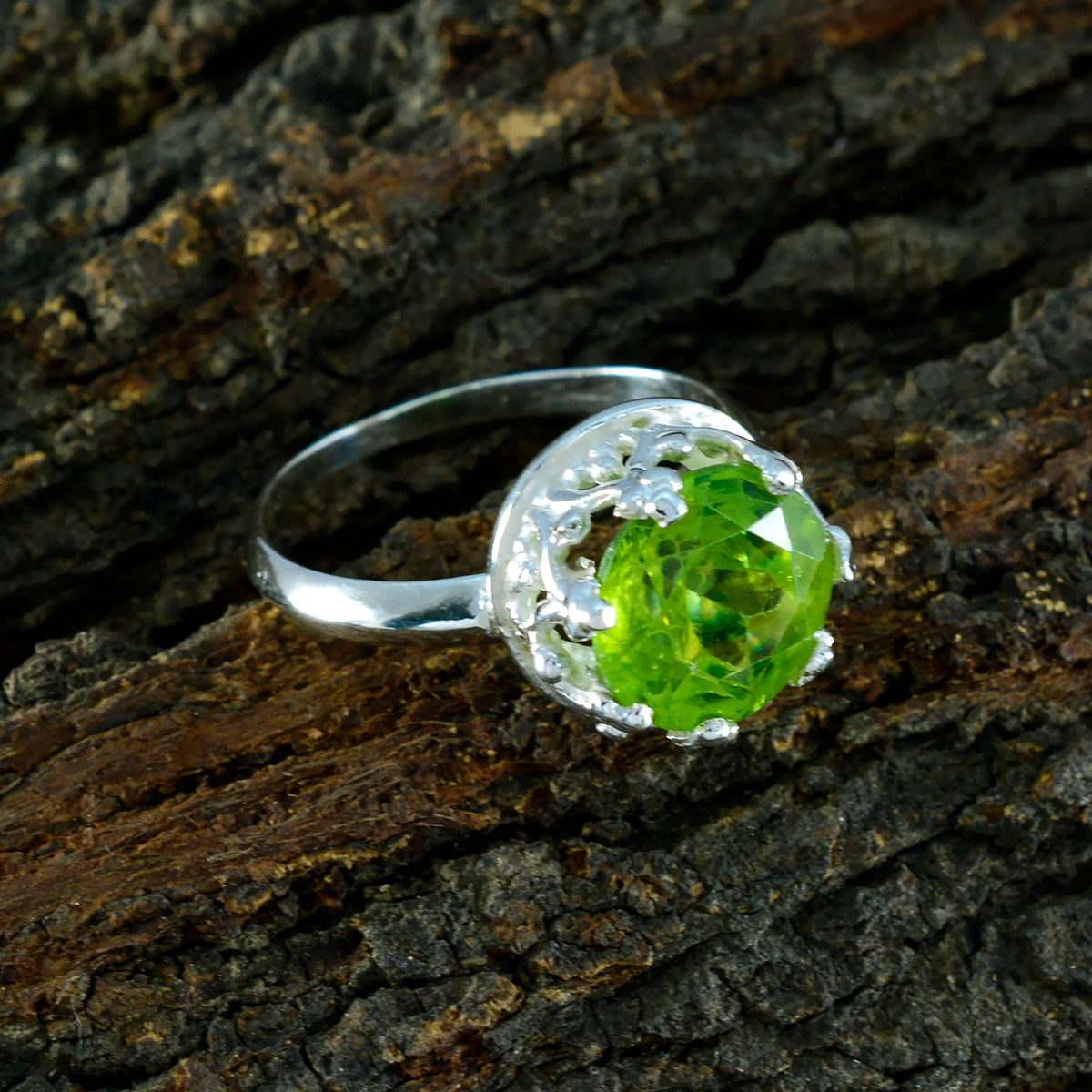 Peridot Solitaire Russian 925 Silver Green Gemstone Mid weight Feminine Ring Jewellery