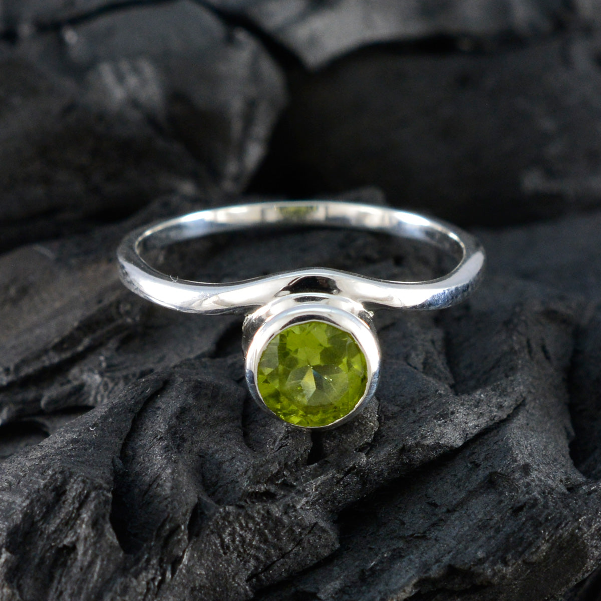 Peridot Solitaire Japanese 925 Sterling Silver Green Gemstone Delicate Contemporary Ring Jewelry