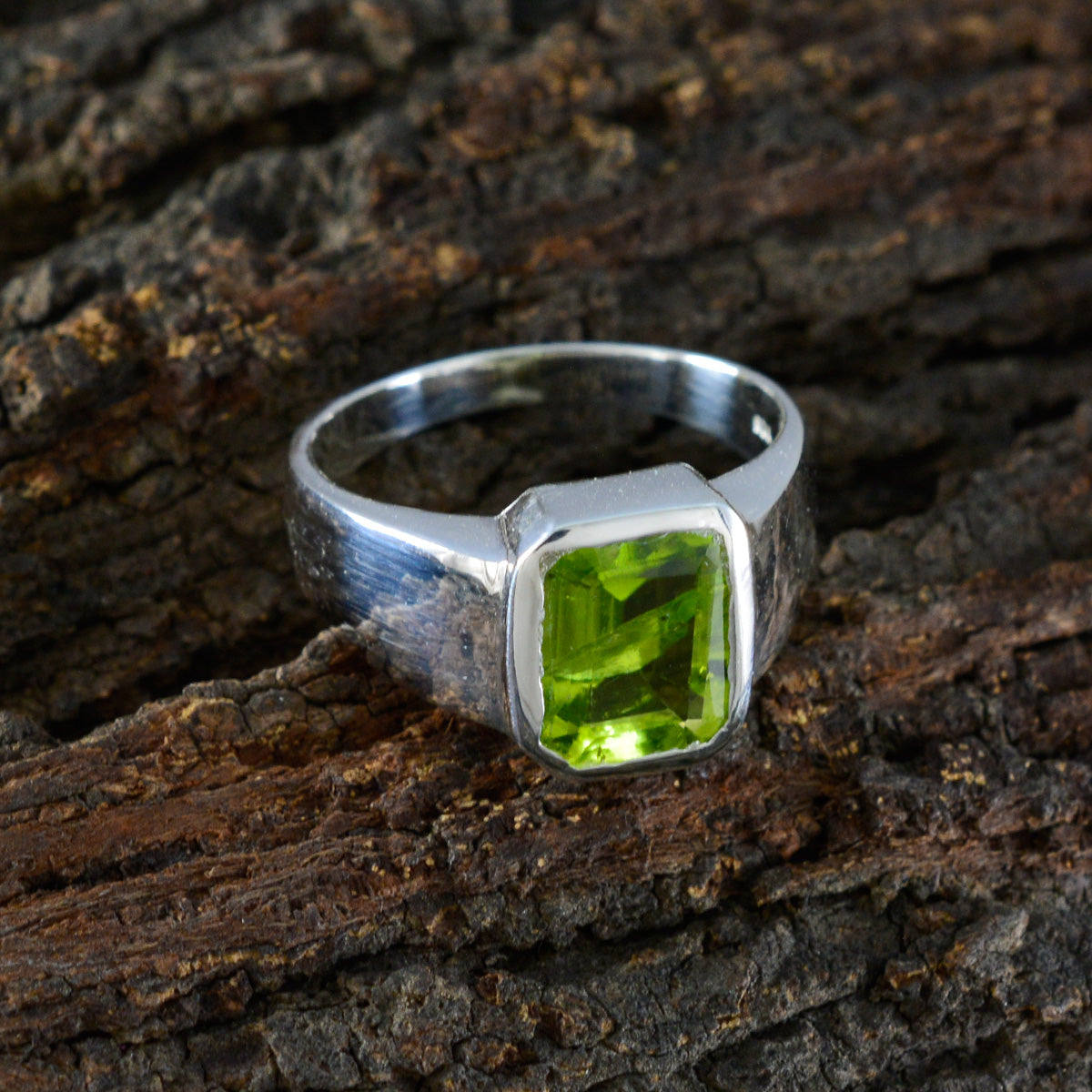 Peridot Solitaire Egyptian 92.5 Silver Green Gems Eye catching Trendy Ring Jewellery
