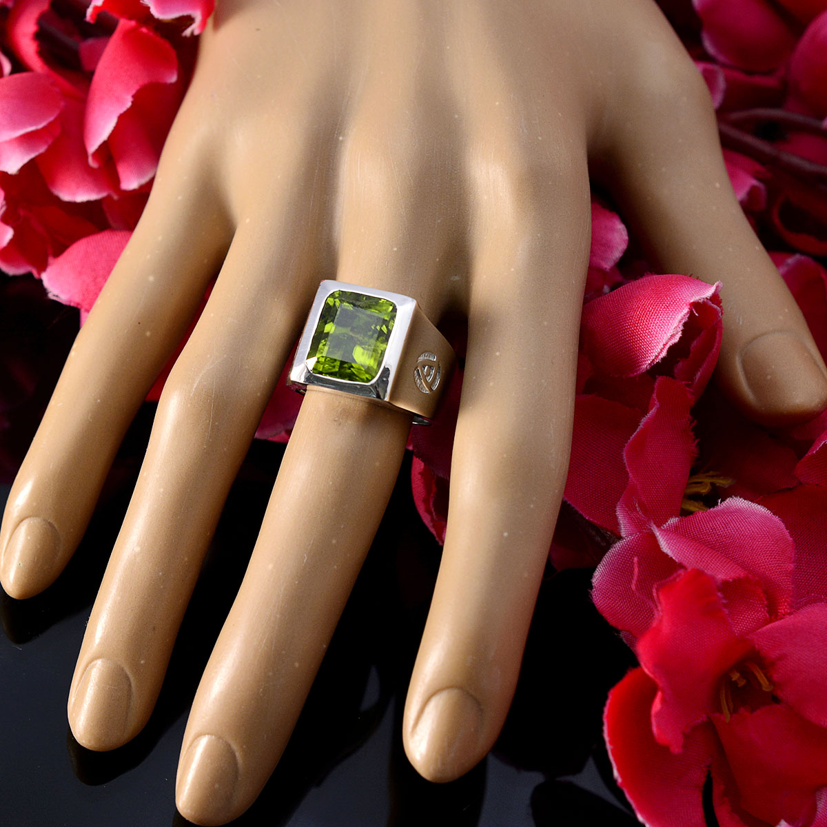 Peridot Solitaire African 925 Silver Green Gemstones Essential  Armor Ring Jewelry