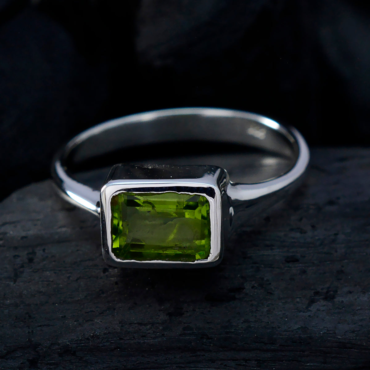 Peridot Solitaire German Sterling Silver Green Gems Featherlight Fairytale Ring Jewellery