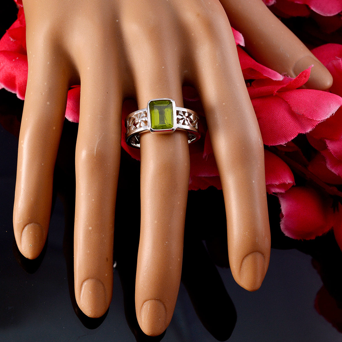 Peridot Solitaire Russian Silver Green Gemstones Eye catching Art Deco Band Jewelry