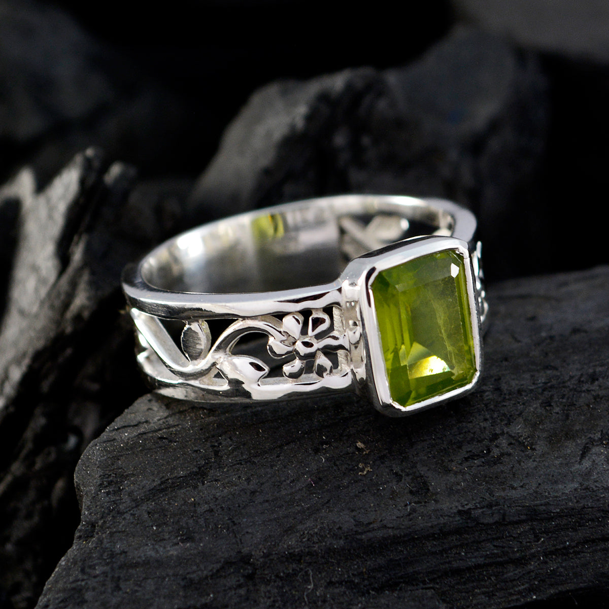Peridot Solitaire Russian Silver Green Gemstones Eye catching Art Deco Band Jewelry