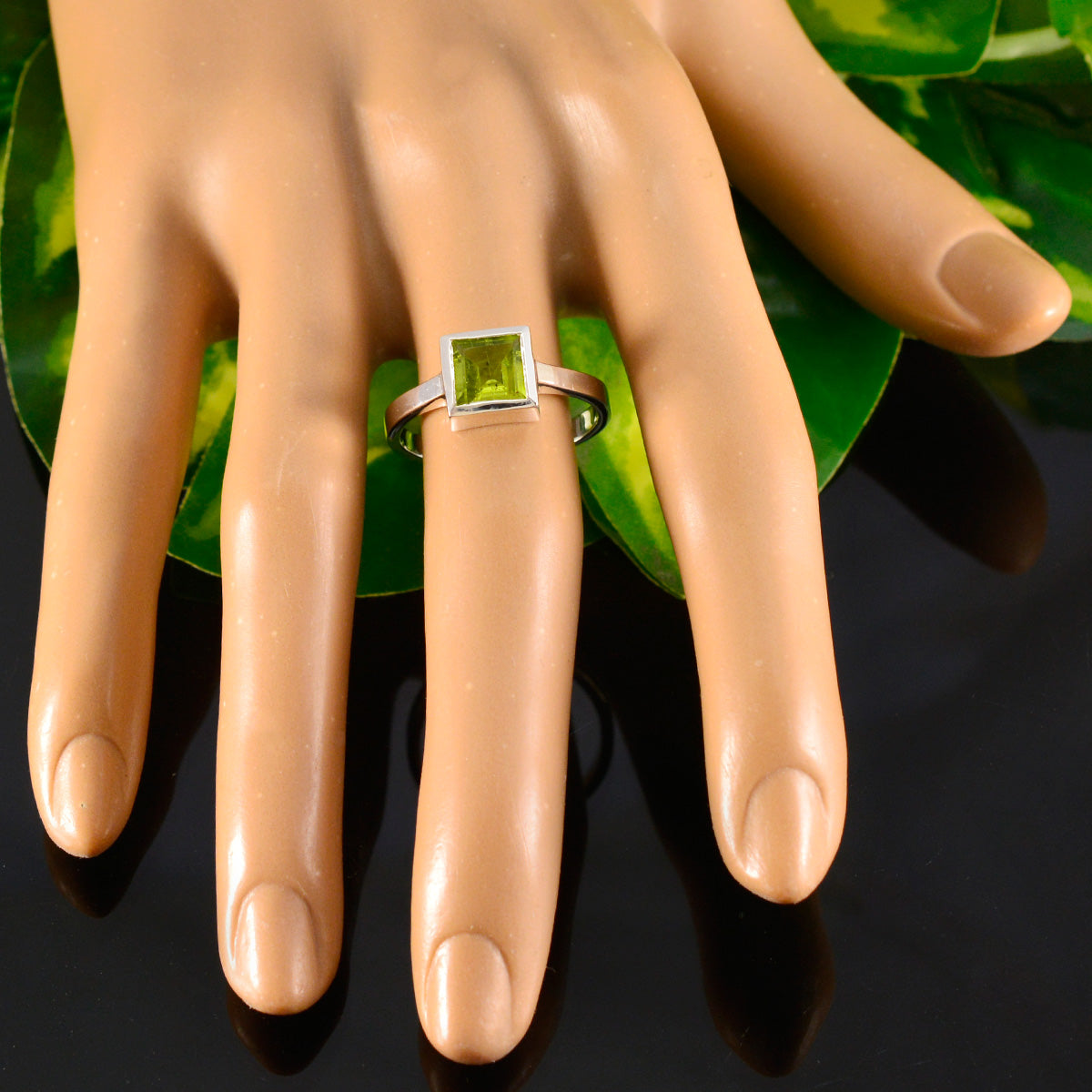 Peridot Solitaire German 925 Silver Green Gems Featherlight Luxurious Ring Jewellery