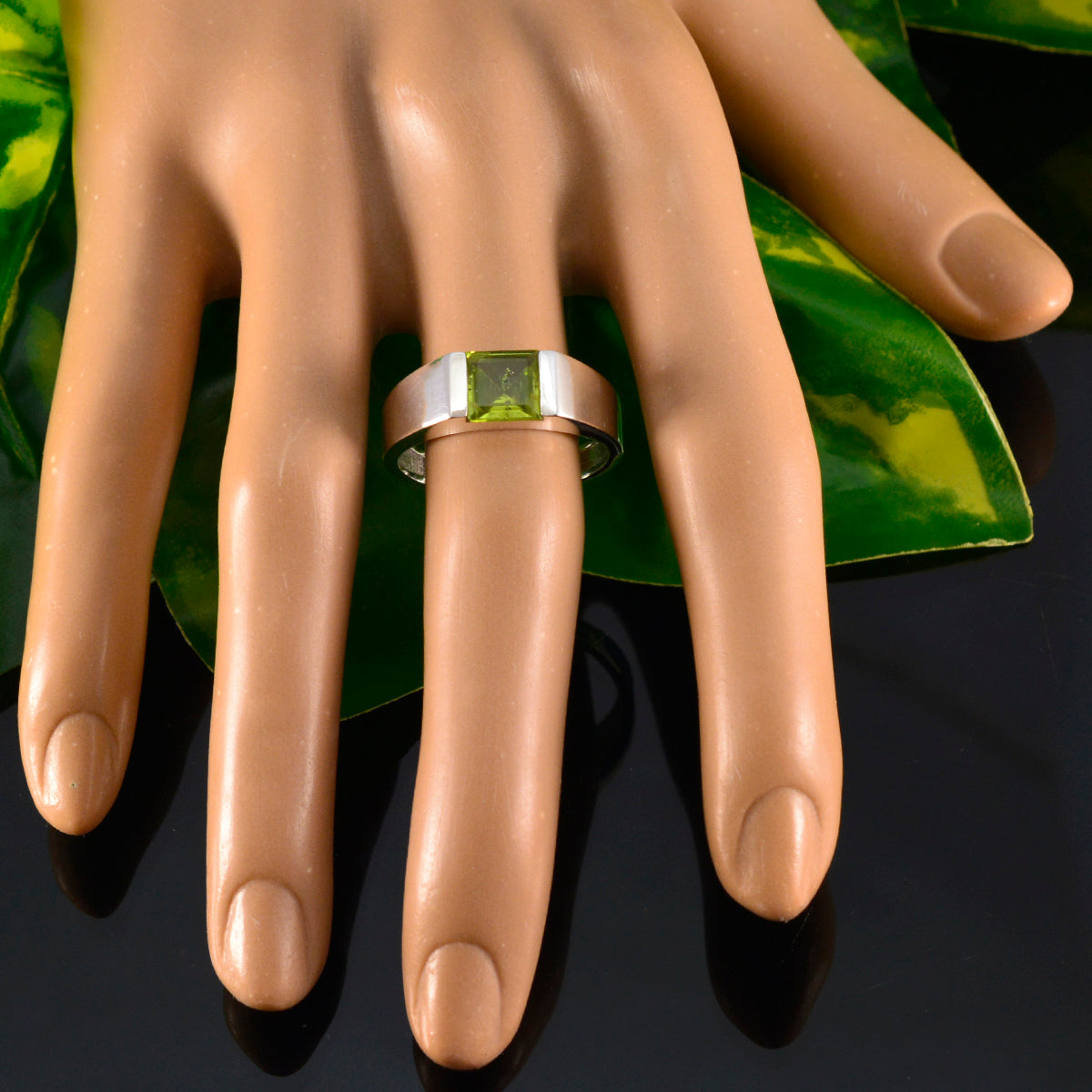 Peridot Solitaire Moroccan 925 Silver Green Gems Tiny Modern Ring Jewelry