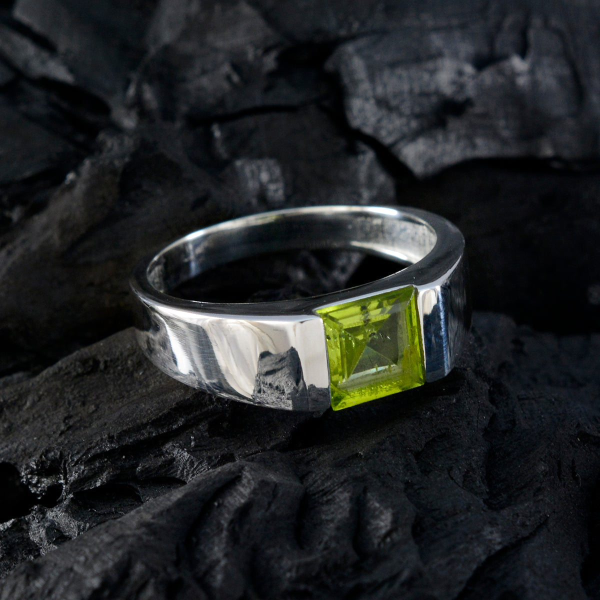 Peridot Solitaire Moroccan 925 Silver Green Gems Tiny Modern Ring Jewelry