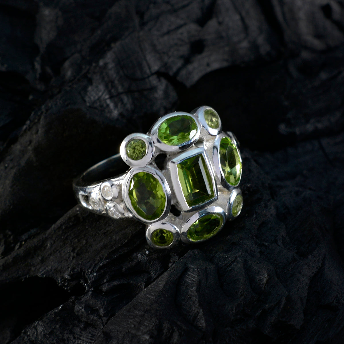 Peridot Navratna African 925 Silver Green Gems Classic Signet Ring Jewellery