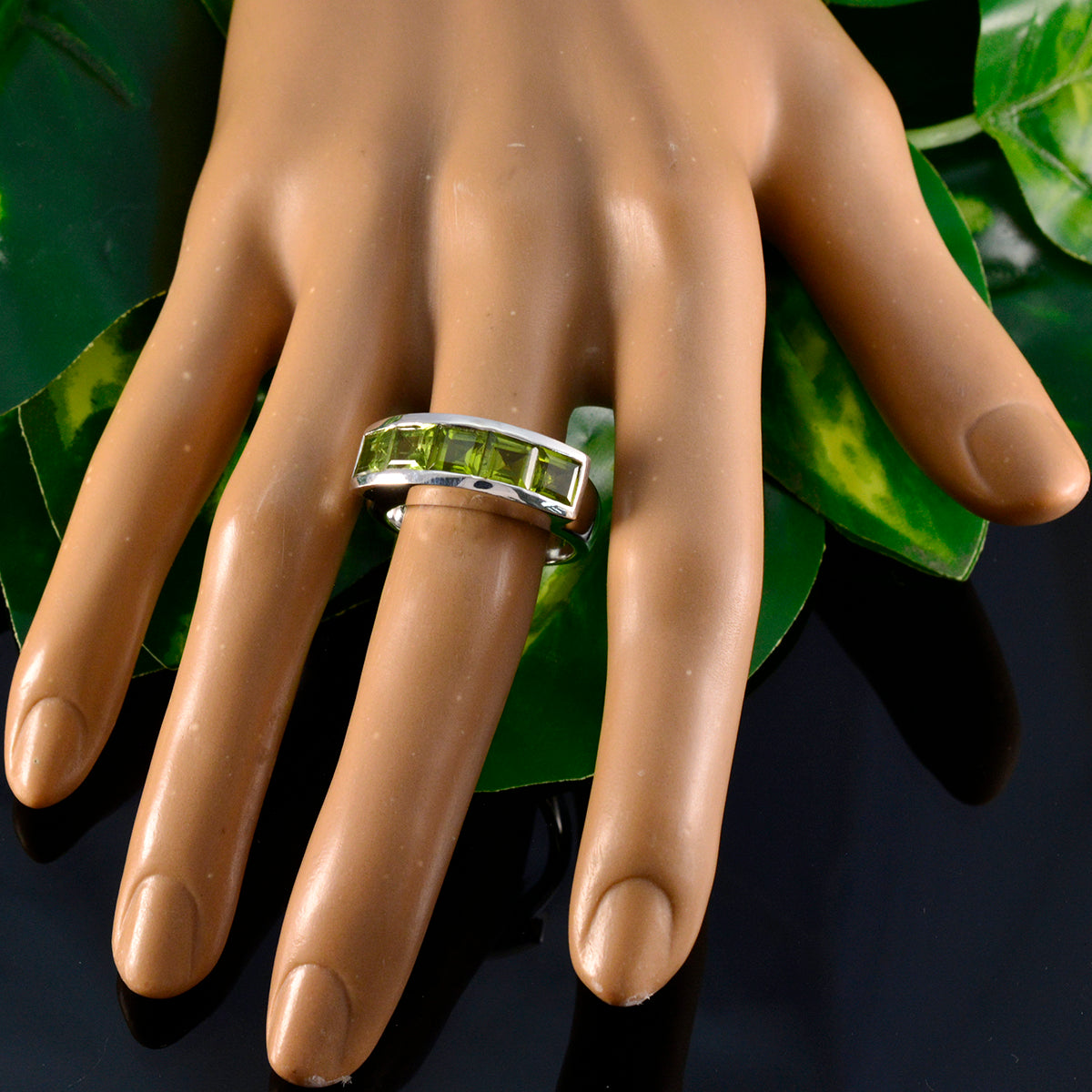Peridot Penta Ägyptischer 92,5 Silber Grüne Edelsteine Essentieller zeitgenössischer Ringschmuck