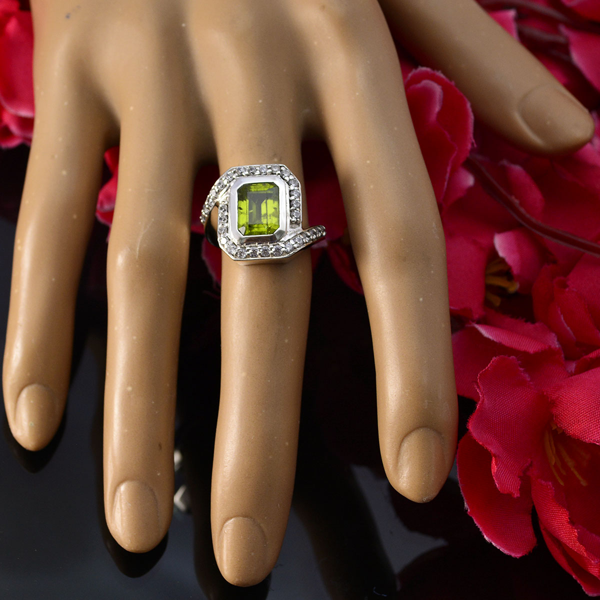 Peridot Halo Französisch Silber Grün Edelstein Auffälliger zeitgenössischer Ring Schmuck