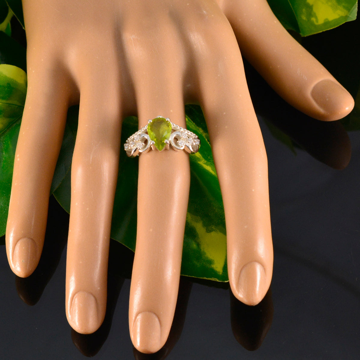 Peridot Halo Indian Sterling Silver Green Gems Featherlight Glamorous Ring Jewelry