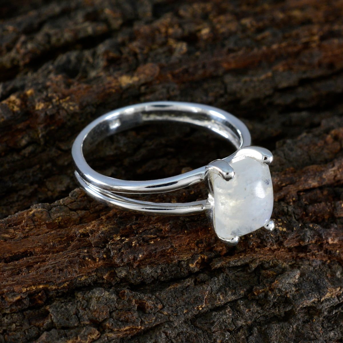 Rainbow Moonstone Solitaire Indian 92.5 Silver White Gemstone Minimal Luxurious Ring Jewellery