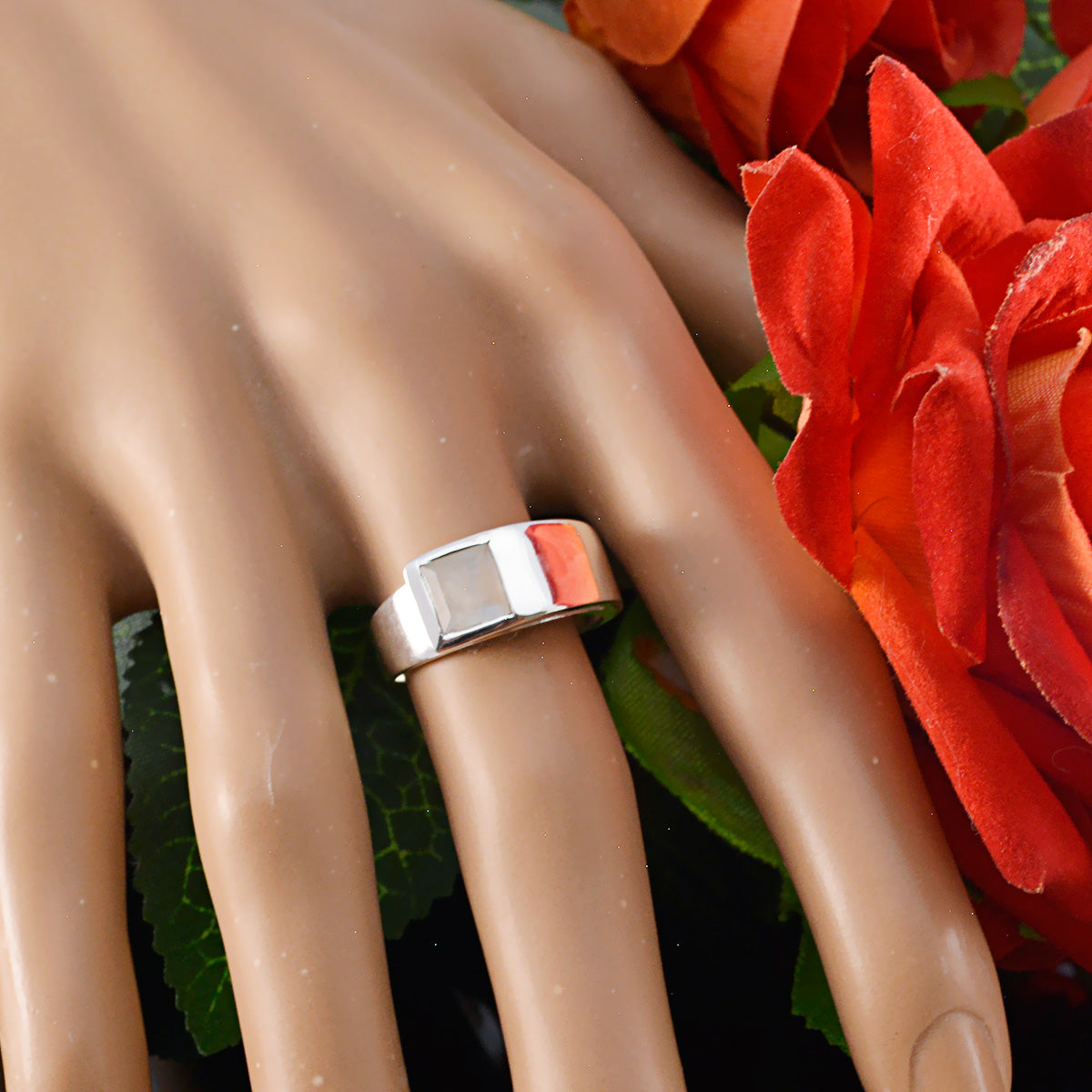 Rainbow Moonstone Solitaire Moroccan Silver White Gemstones Minimal Feminine Ring Jewellery